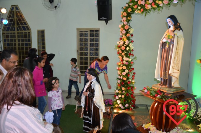 Paróquia Santa Teresinha celebra o dia da padroeira com encerramento da novena