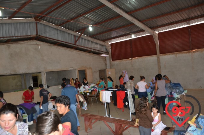 Admiradores realizam bazar da Pechincha em prol da Rádio Coração FM