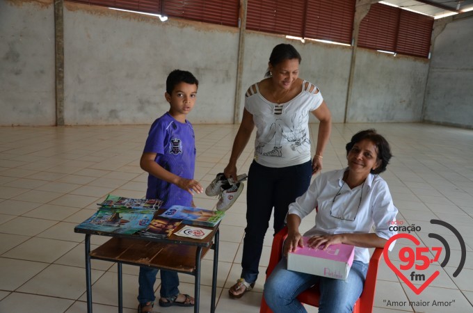 Admiradores realizam bazar da Pechincha em prol da Rádio Coração FM