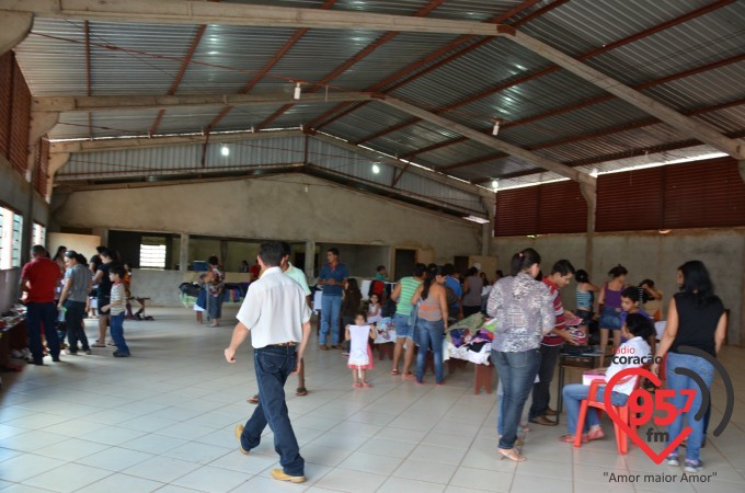 Admiradores realizam bazar da Pechincha em prol da Rádio Coração FM