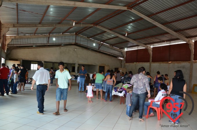 Admiradores realizam bazar da Pechincha em prol da Rádio Coração FM
