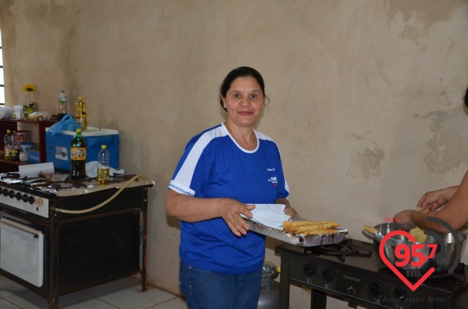 Admiradores realizam bazar da Pechincha em prol da Rádio Coração FM