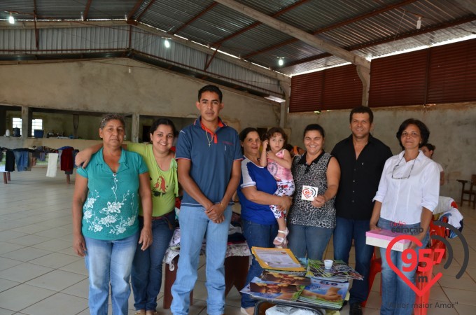Admiradores realizam bazar da Pechincha em prol da Rádio Coração FM