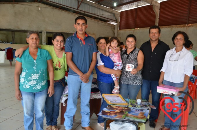 Admiradores realizam bazar da Pechincha em prol da Rádio Coração FM