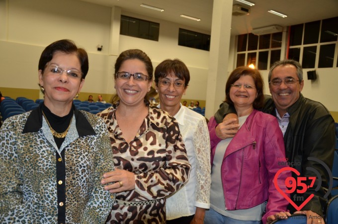 Cura leva Reginaldo Teixeira lançar livro sobre vício em álcool e drogas em sua vida