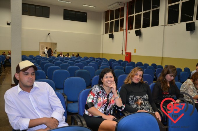 Cura leva Reginaldo Teixeira lançar livro sobre vício em álcool e drogas em sua vida