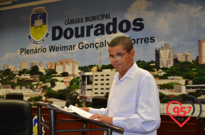 Cura leva Reginaldo Teixeira lançar livro sobre vício em álcool e drogas em sua vida