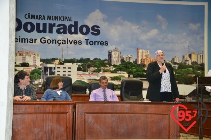 Cura leva Reginaldo Teixeira lançar livro sobre vício em álcool e drogas em sua vida