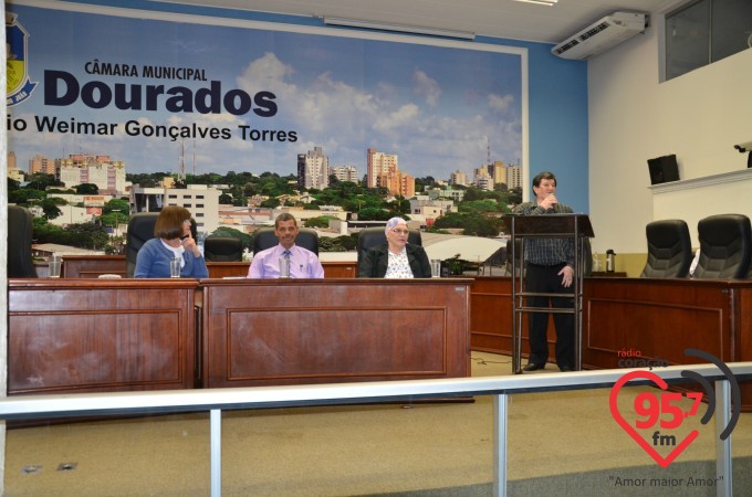 Cura leva Reginaldo Teixeira lançar livro sobre vício em álcool e drogas em sua vida