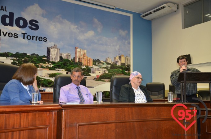 Cura leva Reginaldo Teixeira lançar livro sobre vício em álcool e drogas em sua vida