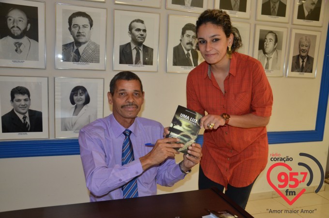 Cura leva Reginaldo Teixeira lançar livro sobre vício em álcool e drogas em sua vida