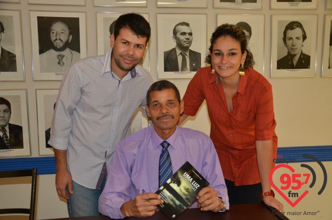 Cura leva Reginaldo Teixeira lançar livro sobre vício em álcool e drogas em sua vida