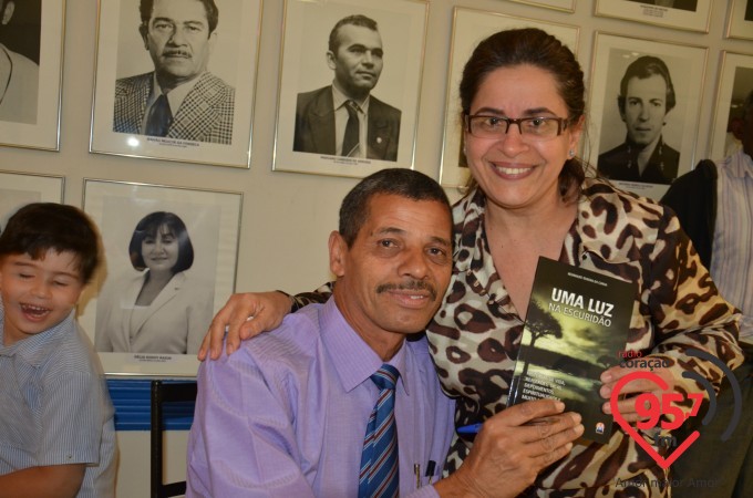 Cura leva Reginaldo Teixeira lançar livro sobre vício em álcool e drogas em sua vida