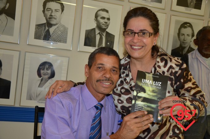Cura leva Reginaldo Teixeira lançar livro sobre vício em álcool e drogas em sua vida