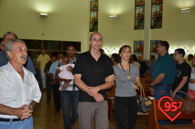 Paróquia N.S. Fátima celebra missa aos noivos