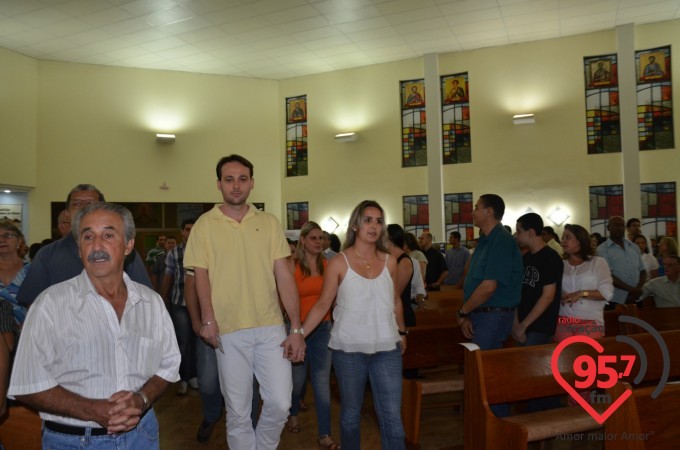 Paróquia N.S. Fátima celebra missa aos noivos