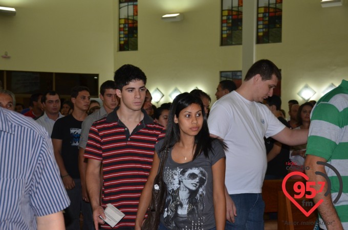 Paróquia N.S. Fátima celebra missa aos noivos