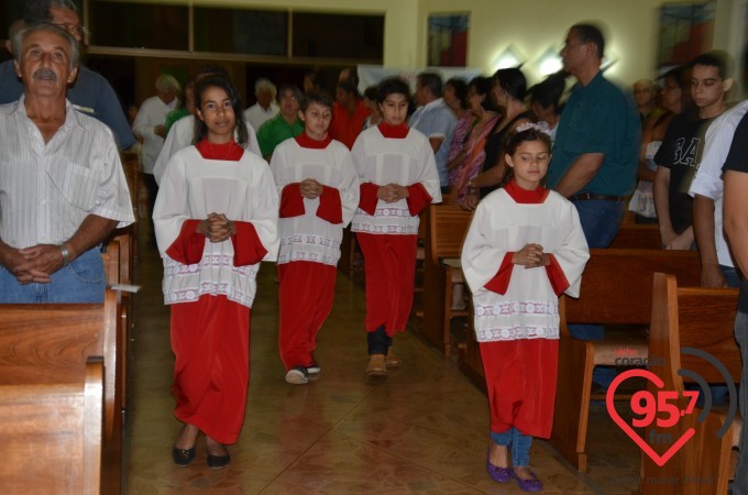 Paróquia N.S. Fátima celebra missa aos noivos