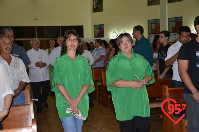 Paróquia N.S. Fátima celebra missa aos noivos