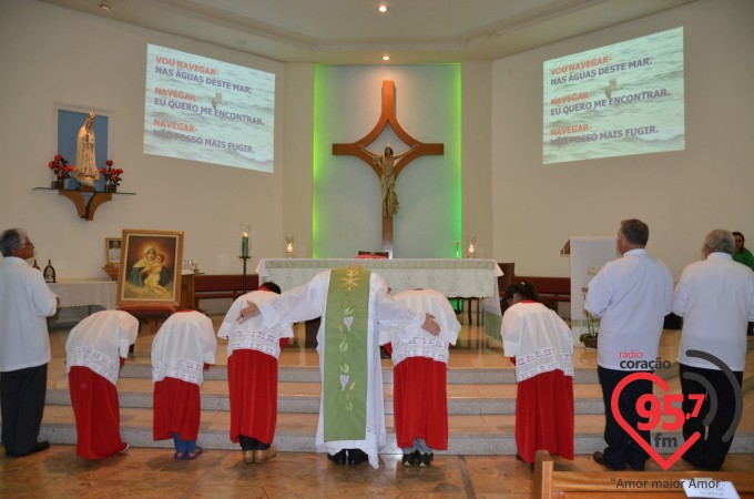 Paróquia N.S. Fátima celebra missa aos noivos