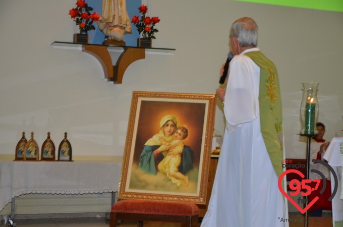 Paróquia N.S. Fátima celebra missa aos noivos