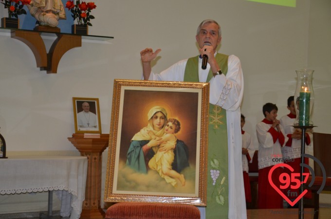 Paróquia N.S. Fátima celebra missa aos noivos