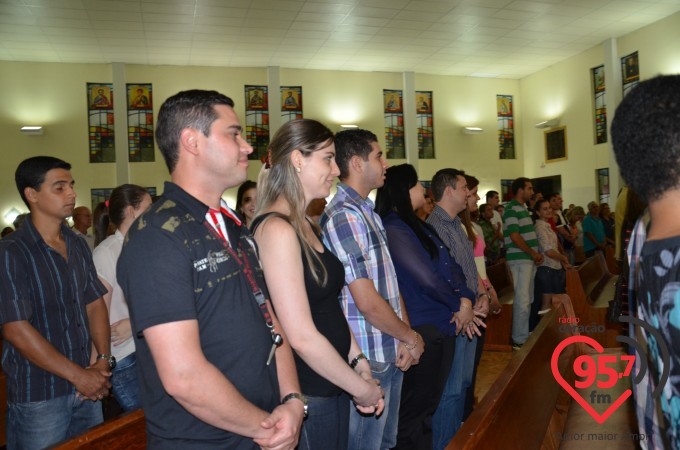 Paróquia N.S. Fátima celebra missa aos noivos