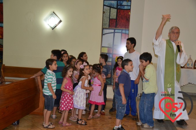 Paróquia N.S. Fátima celebra missa aos noivos