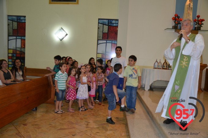 Paróquia N.S. Fátima celebra missa aos noivos
