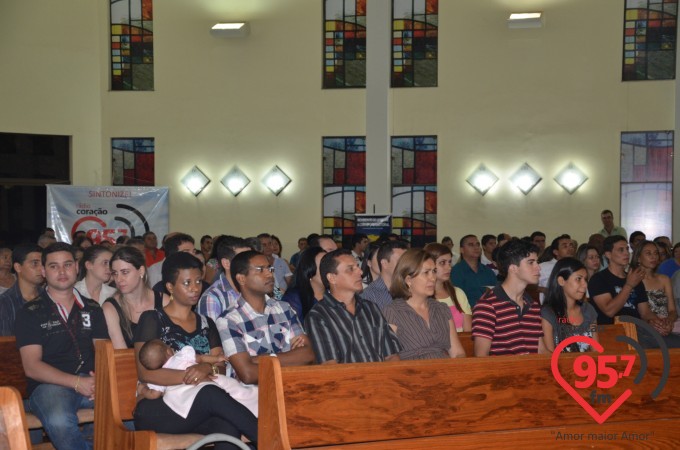 Paróquia N.S. Fátima celebra missa aos noivos