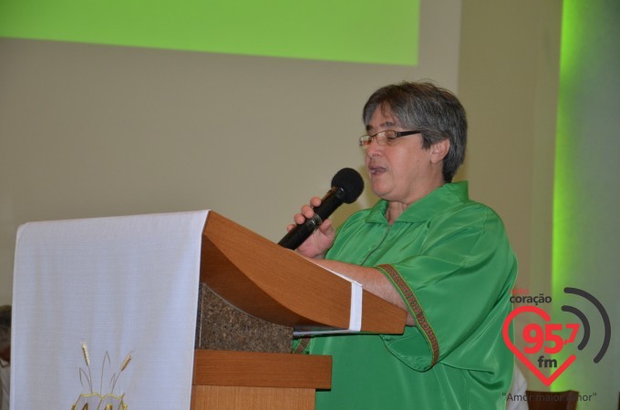 Paróquia N.S. Fátima celebra missa aos noivos