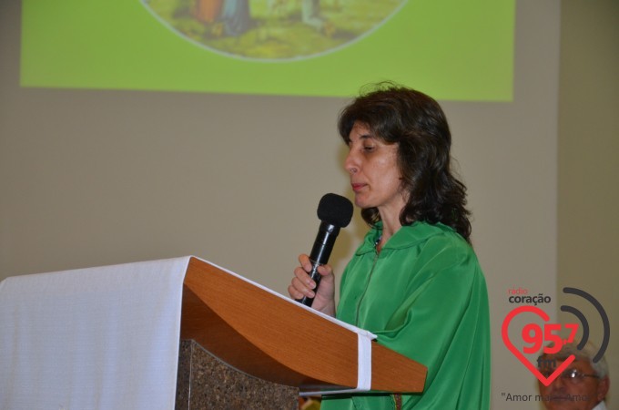 Paróquia N.S. Fátima celebra missa aos noivos