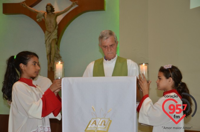 Paróquia N.S. Fátima celebra missa aos noivos