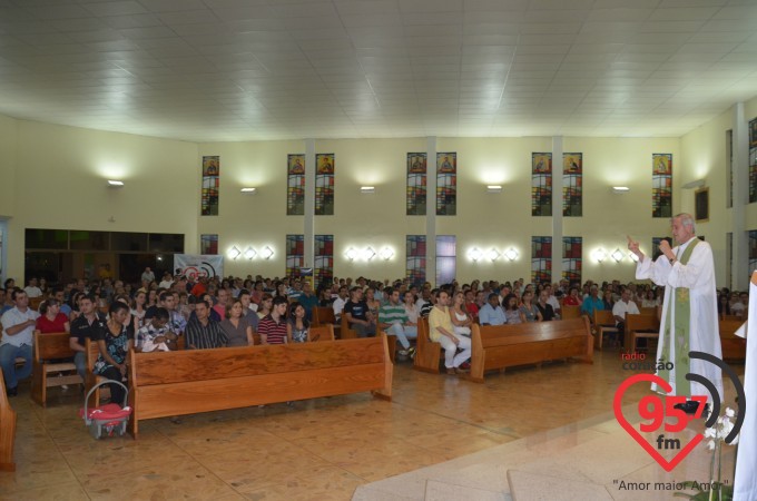 Paróquia N.S. Fátima celebra missa aos noivos