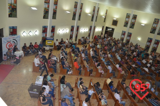 Paróquia N.S. Fátima celebra missa aos noivos
