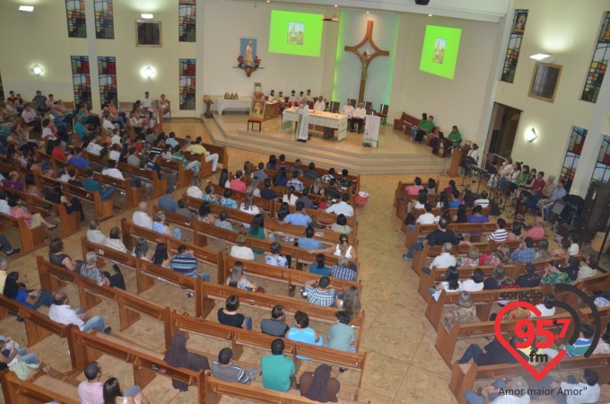 Paróquia N.S. Fátima celebra missa aos noivos