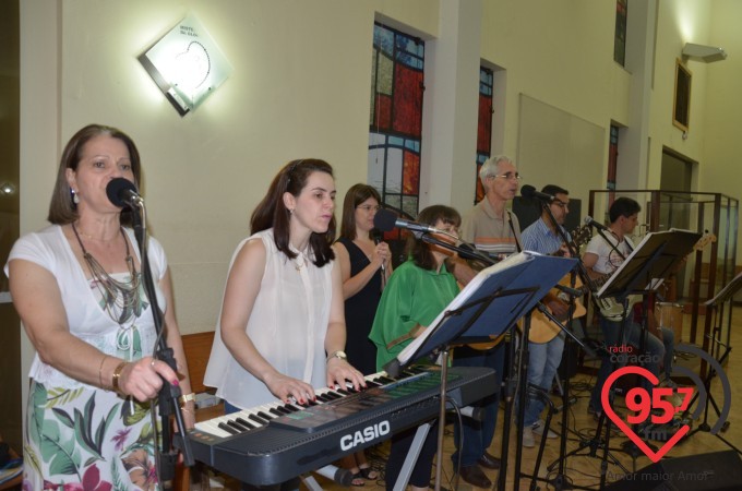Paróquia N.S. Fátima celebra missa aos noivos