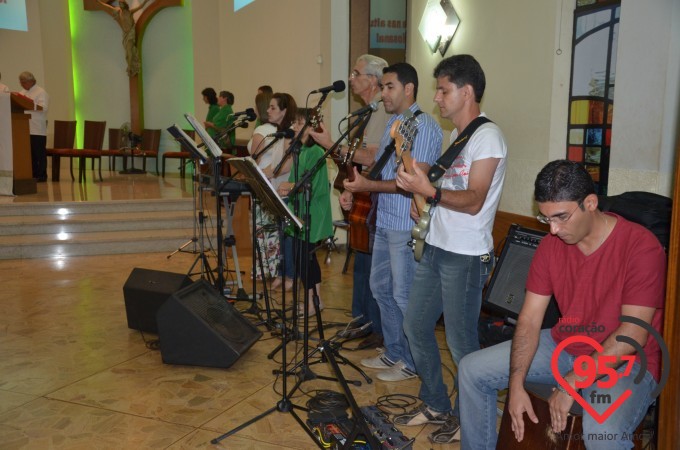 Paróquia N.S. Fátima celebra missa aos noivos