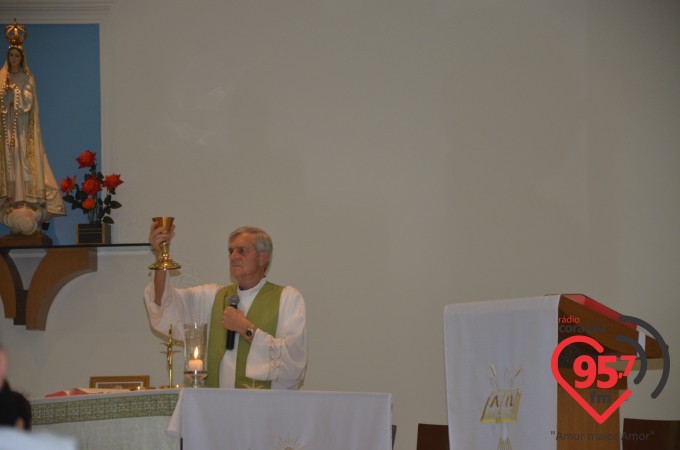 Paróquia N.S. Fátima celebra missa aos noivos