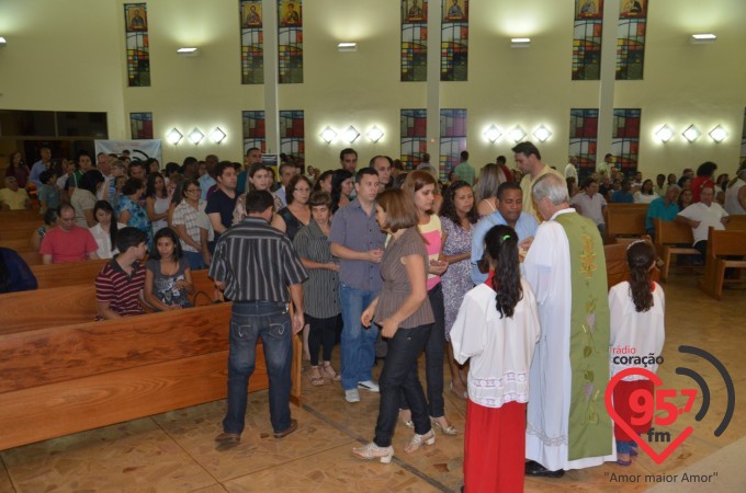 Paróquia N.S. Fátima celebra missa aos noivos