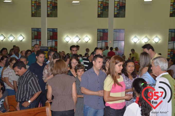 Paróquia N.S. Fátima celebra missa aos noivos