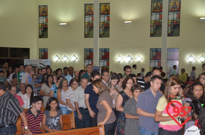 Paróquia N.S. Fátima celebra missa aos noivos