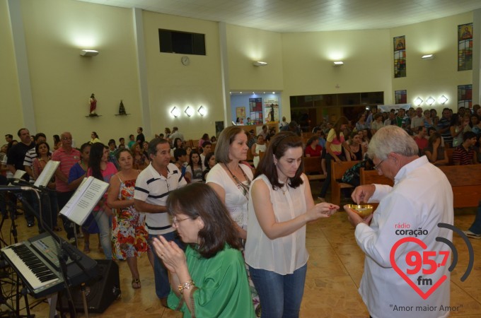 Paróquia N.S. Fátima celebra missa aos noivos