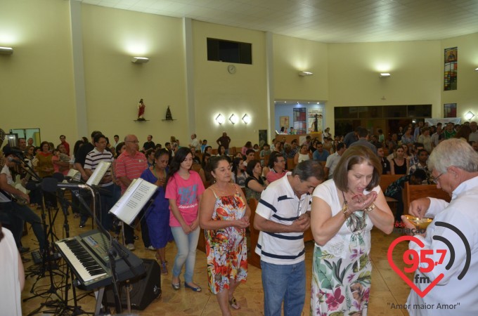 Paróquia N.S. Fátima celebra missa aos noivos