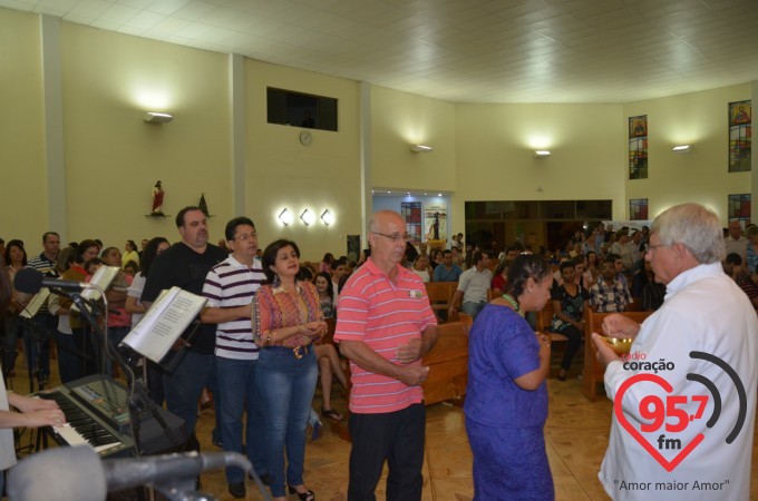 Paróquia N.S. Fátima celebra missa aos noivos