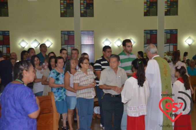 Paróquia N.S. Fátima celebra missa aos noivos