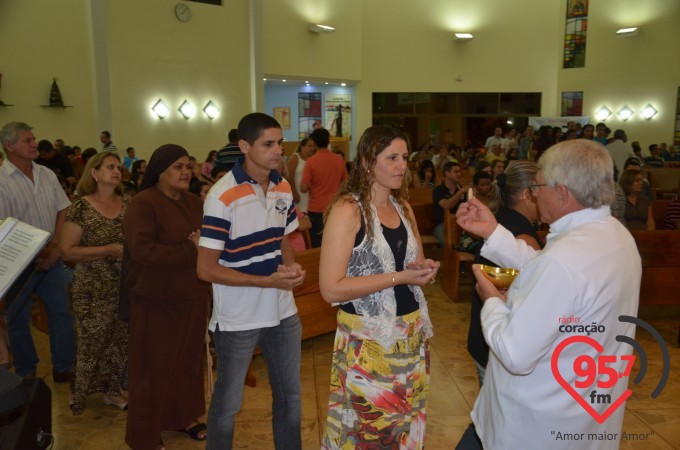 Paróquia N.S. Fátima celebra missa aos noivos