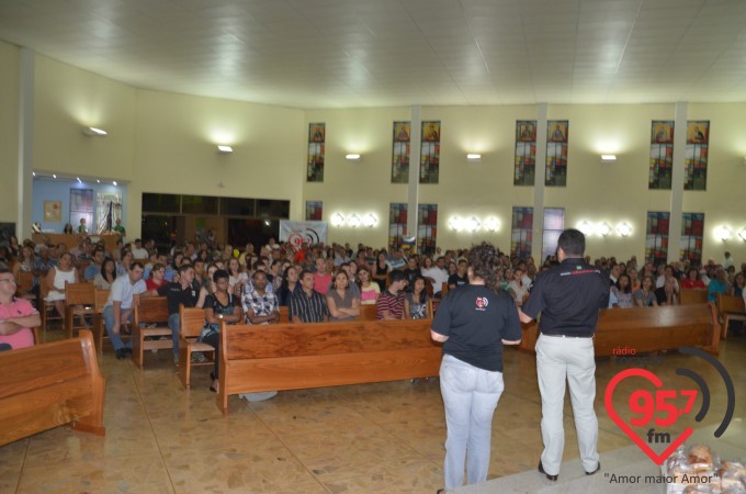 Paróquia N.S. Fátima celebra missa aos noivos