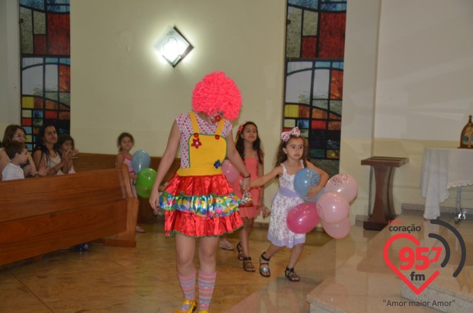 Paróquia N.S. Fátima celebra missa aos noivos