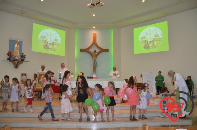 Paróquia N.S. Fátima celebra missa aos noivos